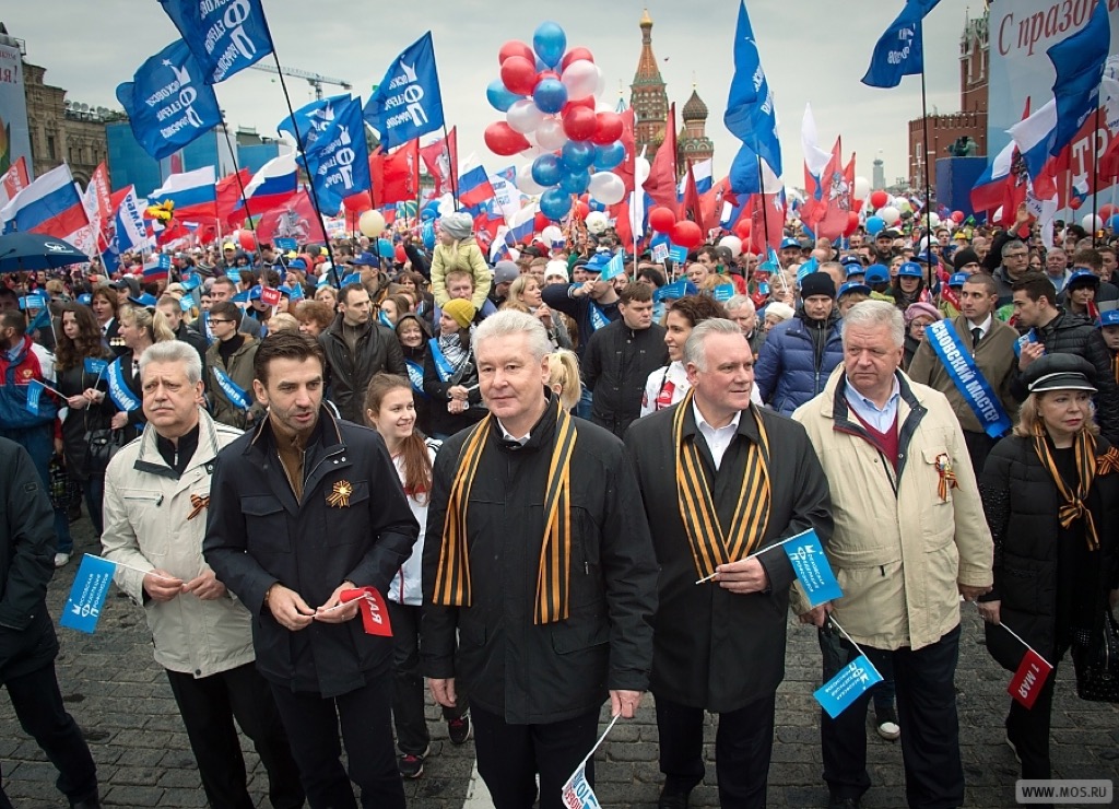 Маи события. Первомайские демонстрации в Москве профсоюзов. Первомайское шествие профсоюзов на красной площади. Первомое шествиме в Москве. Первомайское шествие в Москве.